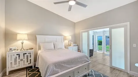 5649 Westwind Lane Sarasota FL 34231