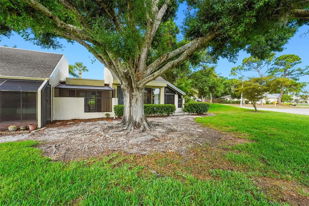 2383 Lakeside Mews Sarasota FL 34235