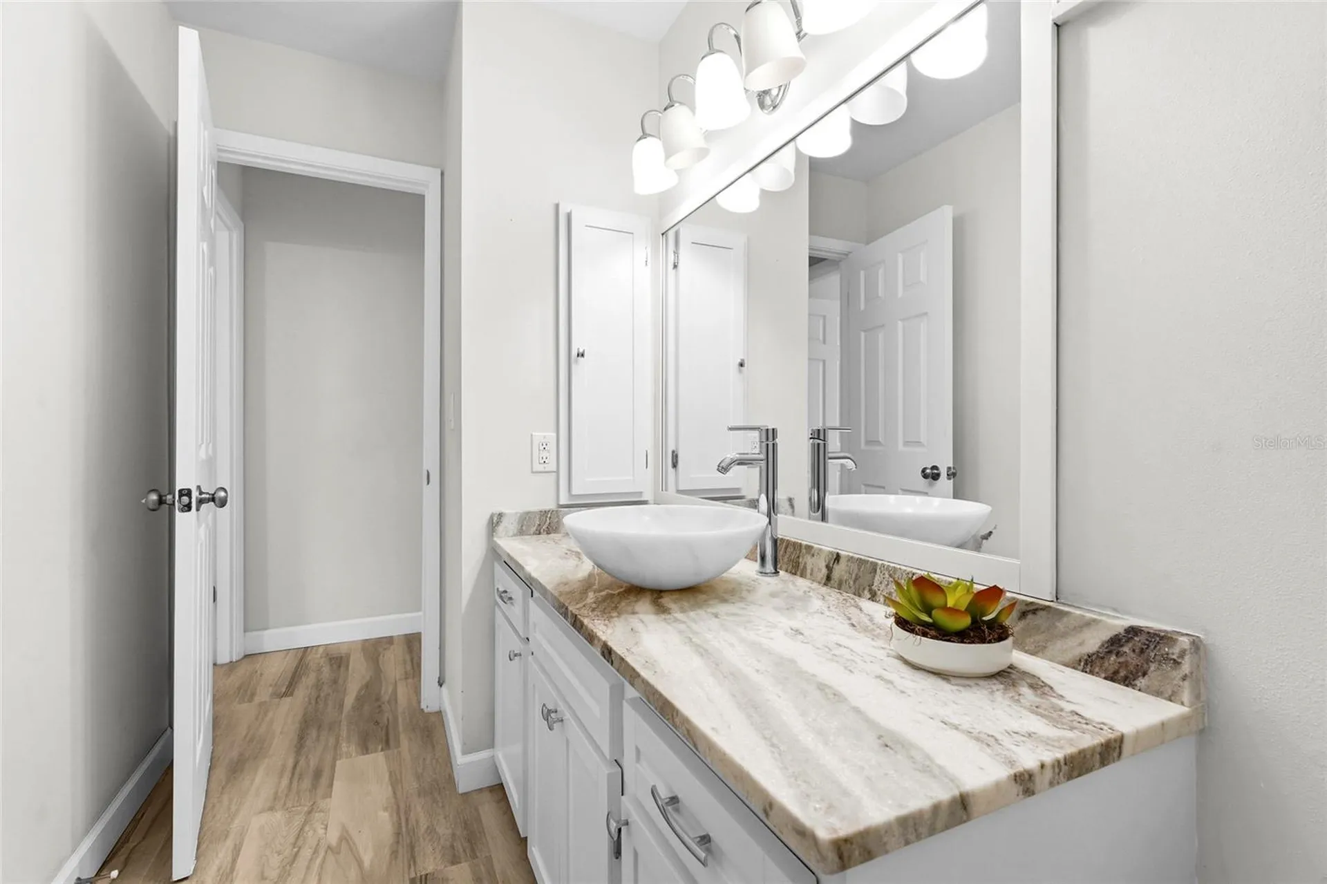 2383 Lakeside Mews Sarasota FL 34235