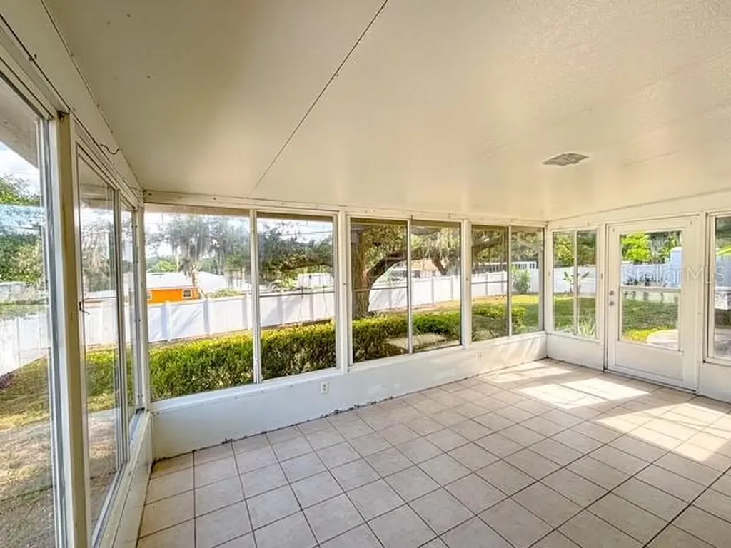 121 E Pine Street Howey In The Hills FL 34737