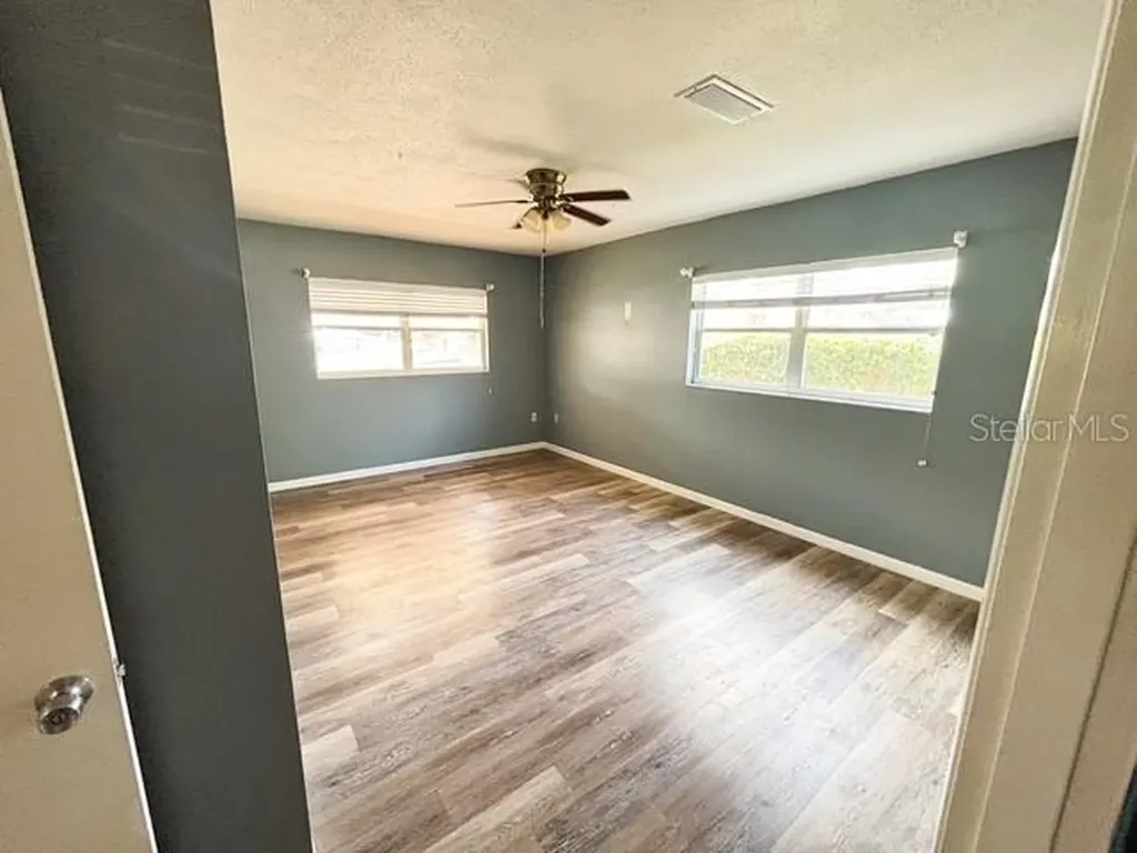 121 E Pine Street Howey In The Hills FL 34737