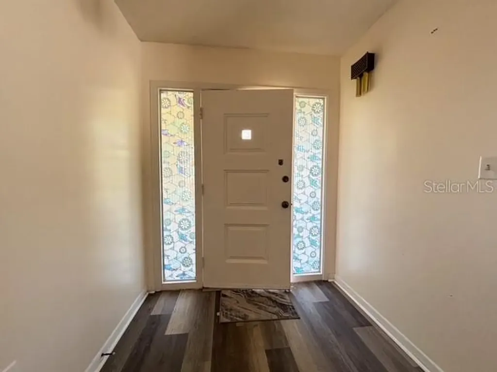 121 E Pine Street Howey In The Hills FL 34737