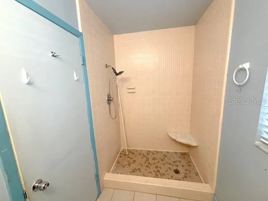 121 E Pine Street Howey In The Hills FL 34737