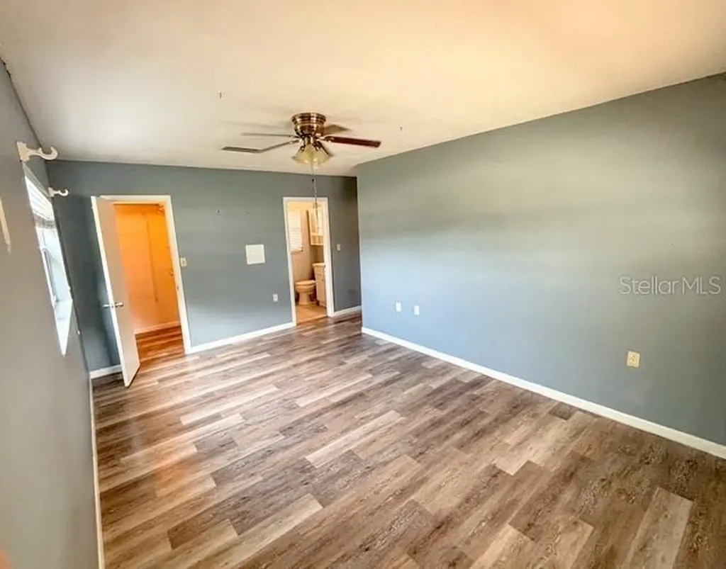 121 E Pine Street Howey In The Hills FL 34737