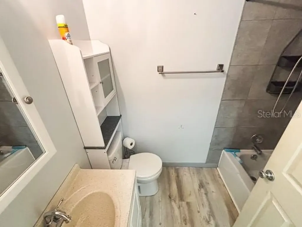 121 E Pine Street Howey In The Hills FL 34737