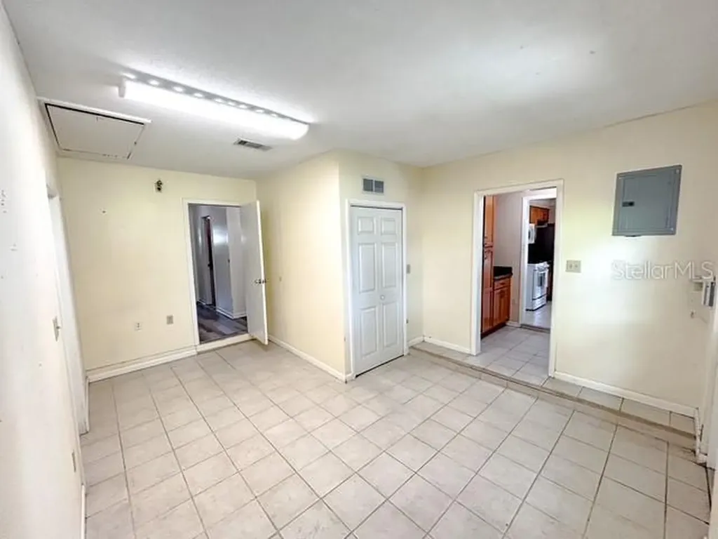 121 E Pine Street Howey In The Hills FL 34737