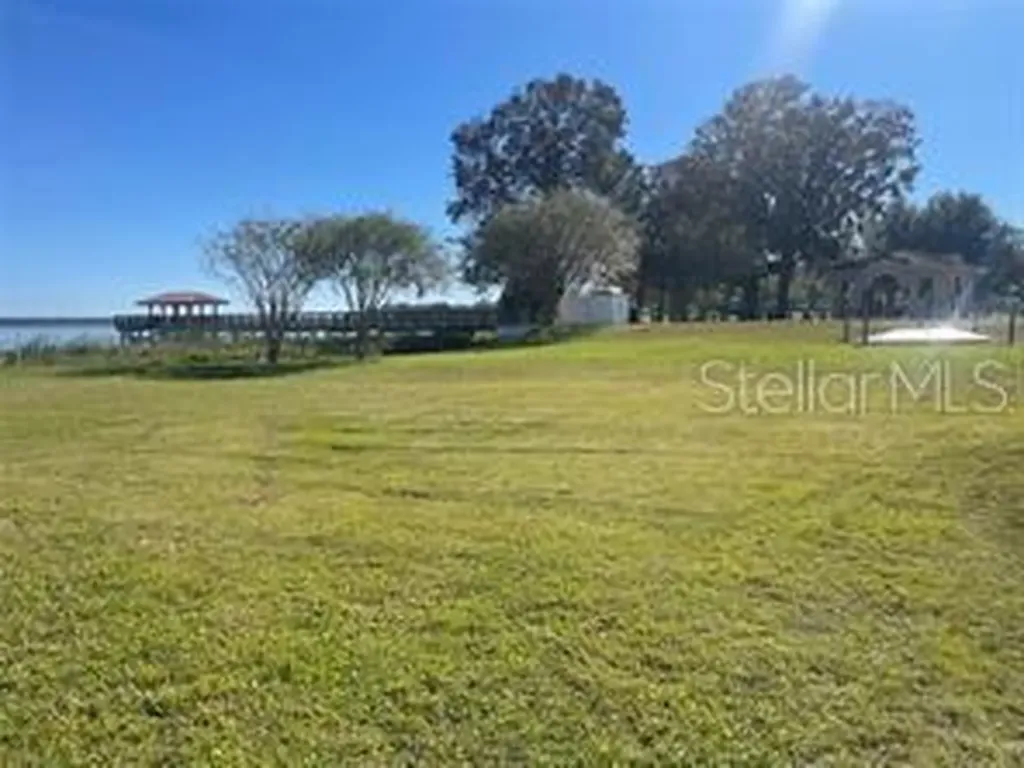 121 E Pine Street Howey In The Hills FL 34737
