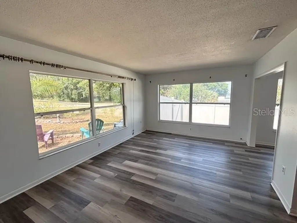121 E Pine Street Howey In The Hills FL 34737