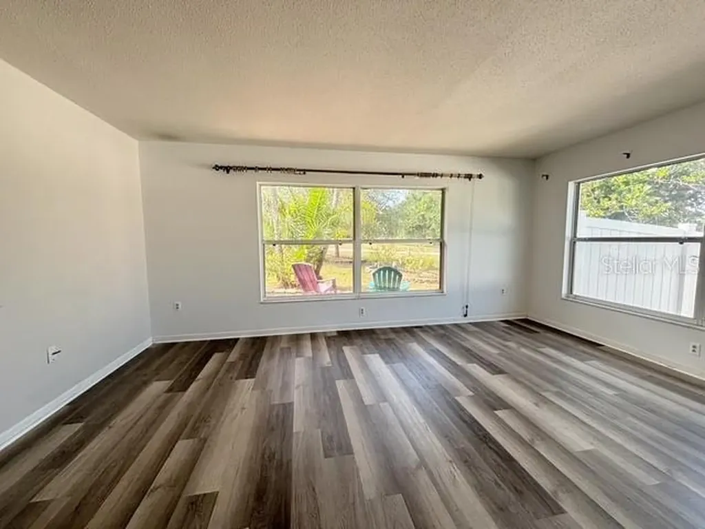 121 E Pine Street Howey In The Hills FL 34737