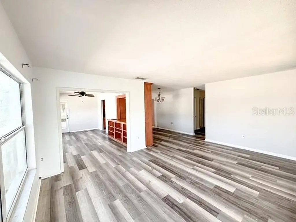 121 E Pine Street Howey In The Hills FL 34737