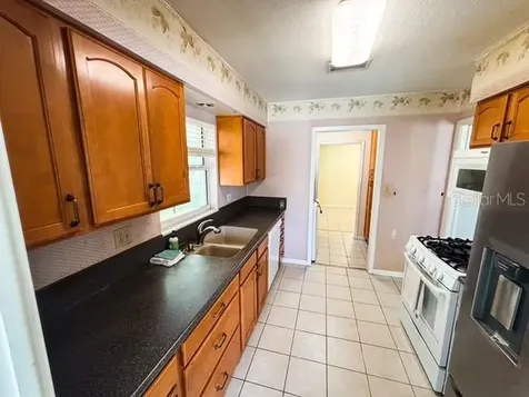 121 E Pine Street Howey In The Hills FL 34737