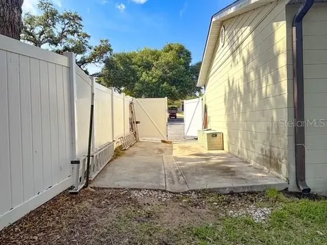 121 E Pine Street Howey In The Hills FL 34737