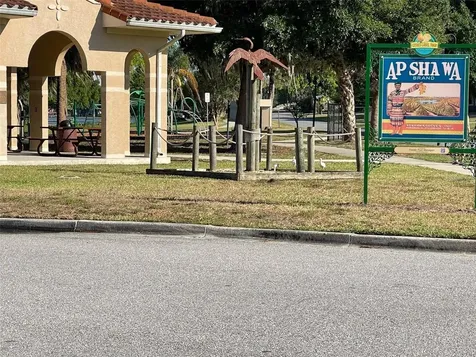 121 E Pine Street Howey In The Hills FL 34737