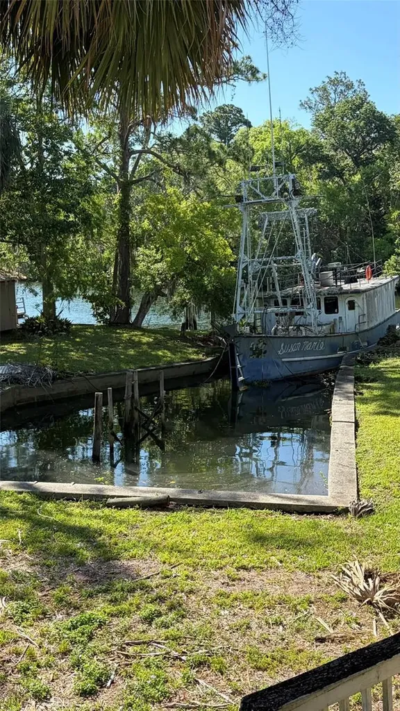 6601 Riverside Drive Yankeetown FL 34498