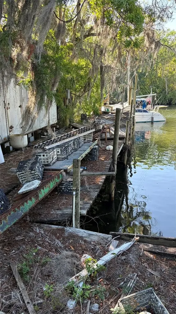 6601 Riverside Drive Yankeetown FL 34498