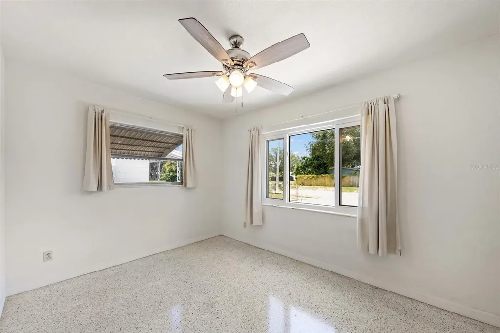 811 48th Avenue N St Petersburg FL 33703