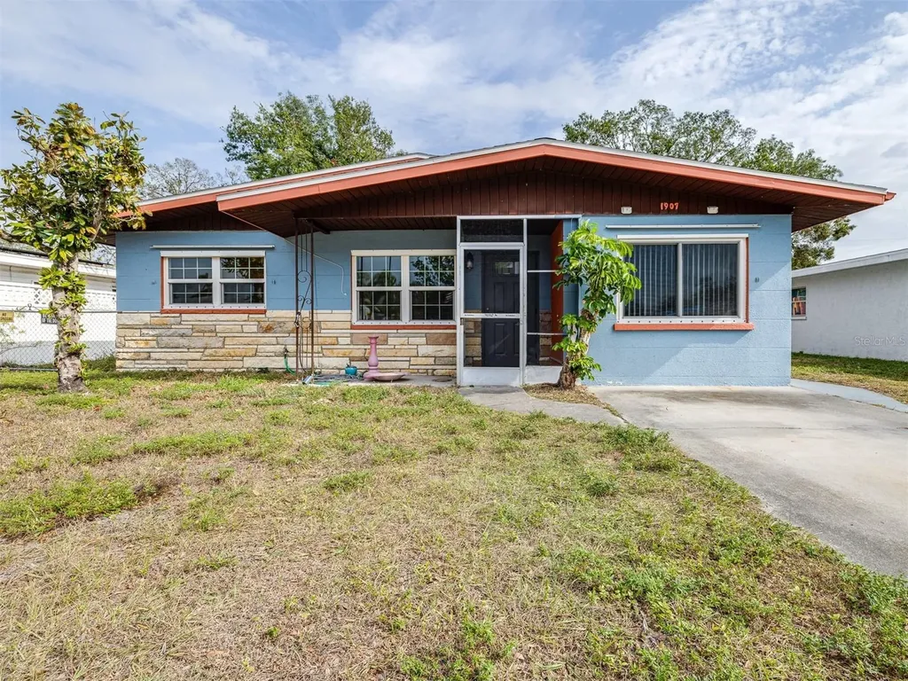 1907 27th Street W Bradenton FL 34205