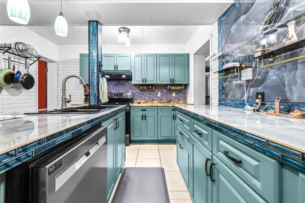 1907 27th Street W Bradenton FL 34205
