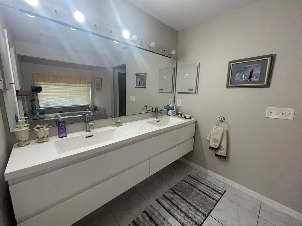 4696 Long Lake Drive Sarasota FL 34233