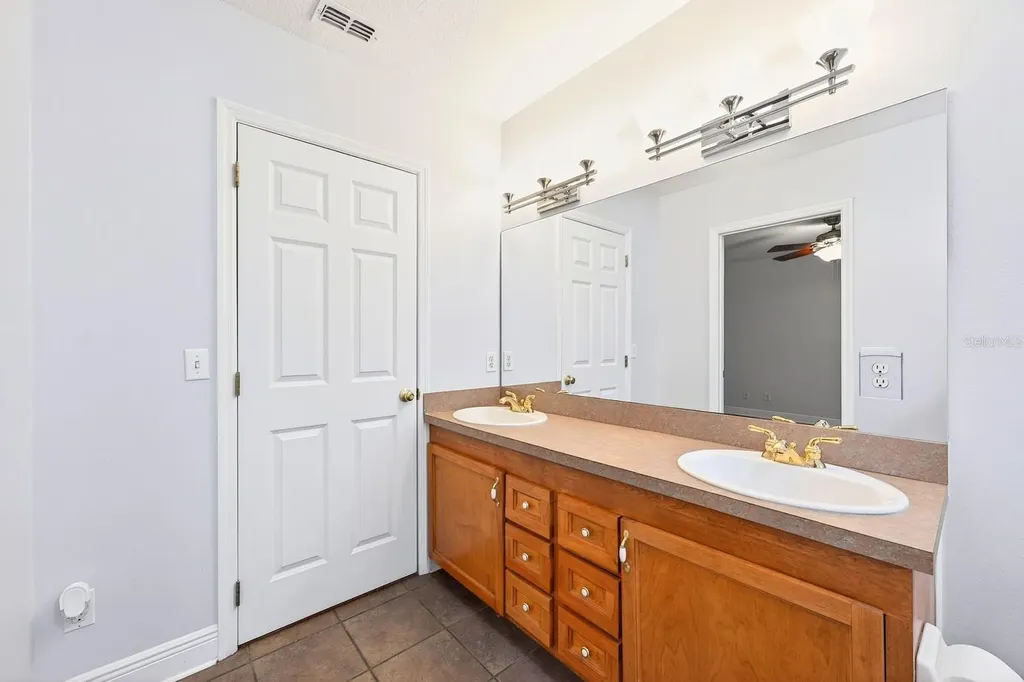 2706 Hargill Drive Orlando FL 32806