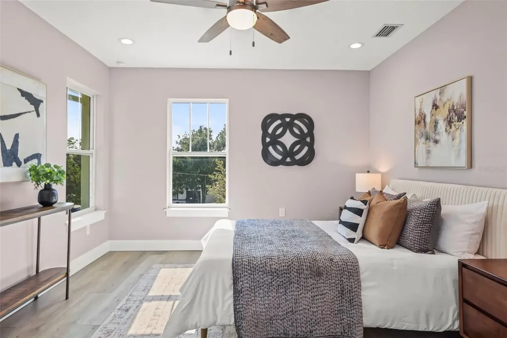 3259 Emerson Avenue S St Petersburg FL 33712