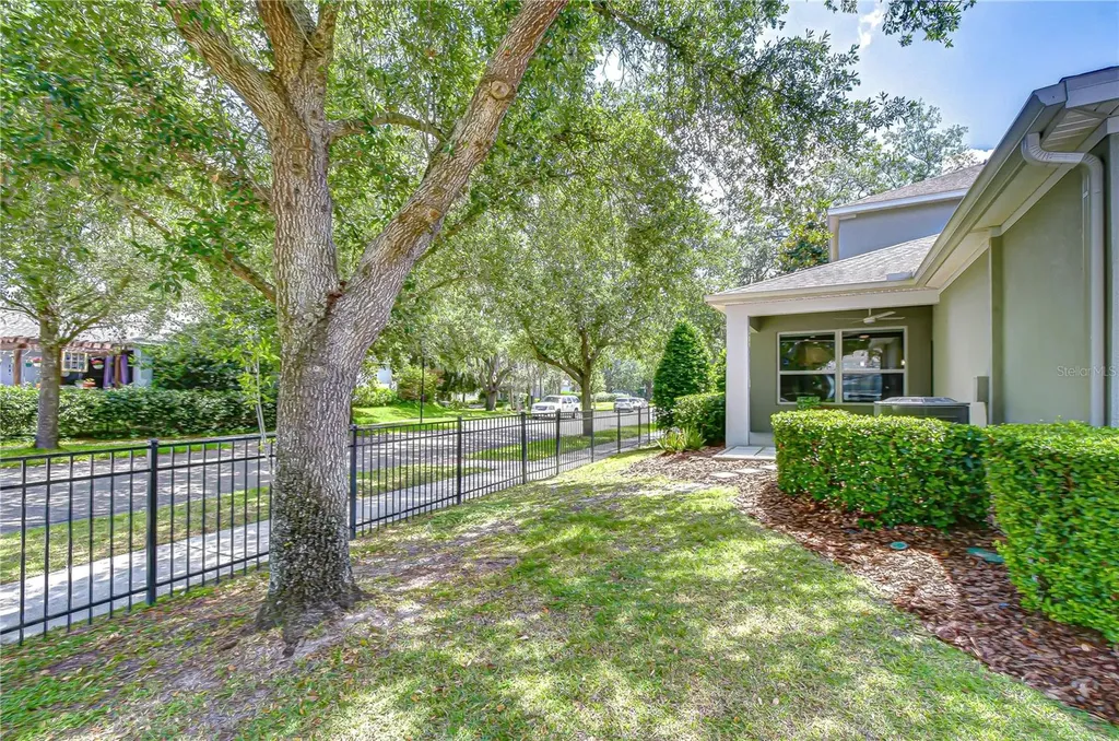5301 Match Point Place Lithia FL 33547