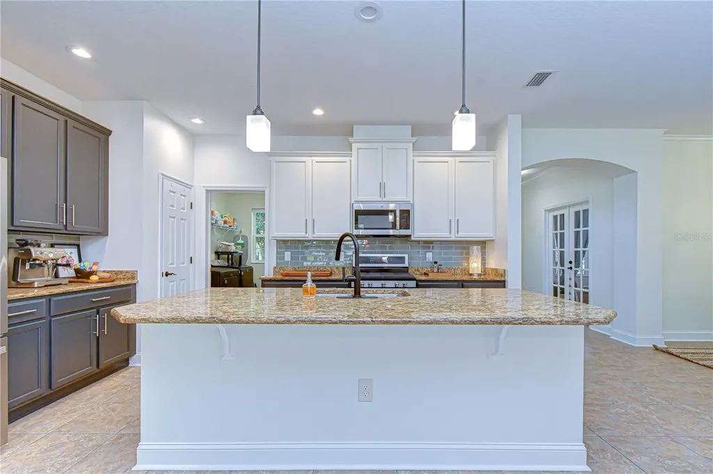 5301 Match Point Place Lithia FL 33547