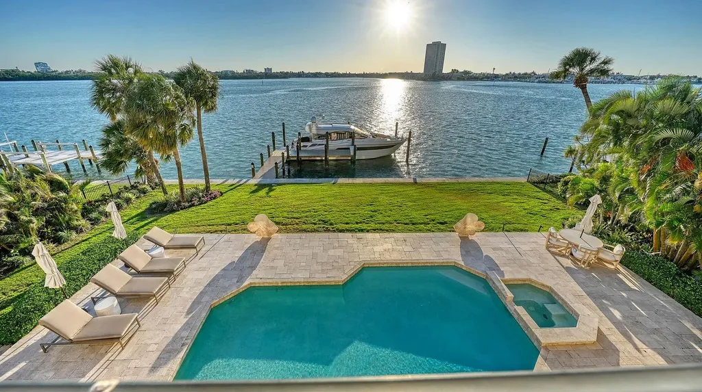 344 W Royal Flamingo Drive Sarasota FL 34236