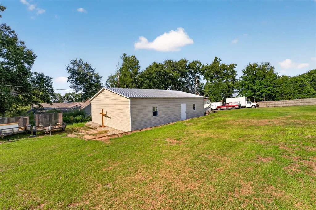 9706 Us Highway 301 Dade City FL 33525