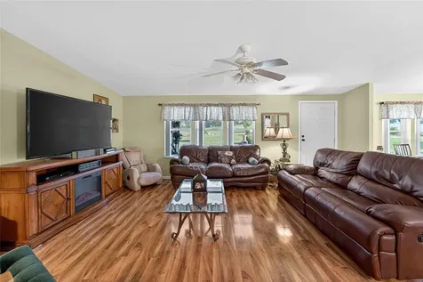 9706 Us Highway 301 Dade City FL 33525
