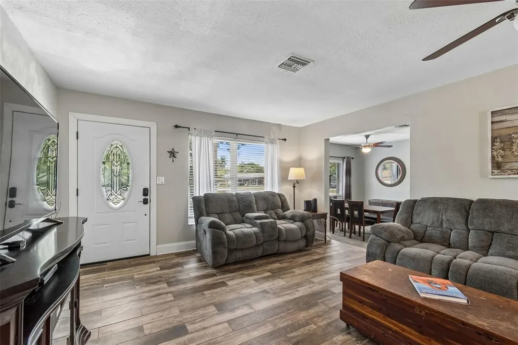 5598 14th Avenue N St Petersburg FL 33710