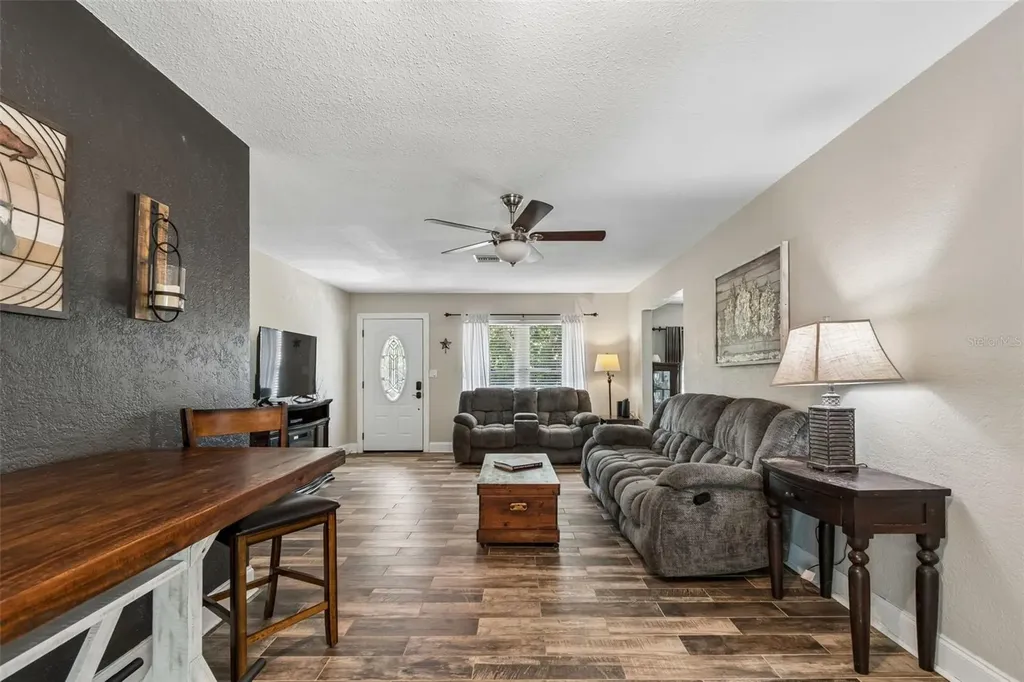5598 14th Avenue N St Petersburg FL 33710