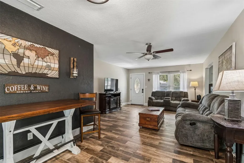 5598 14th Avenue N St Petersburg FL 33710