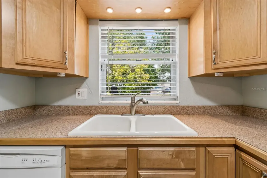 5598 14th Avenue N St Petersburg FL 33710