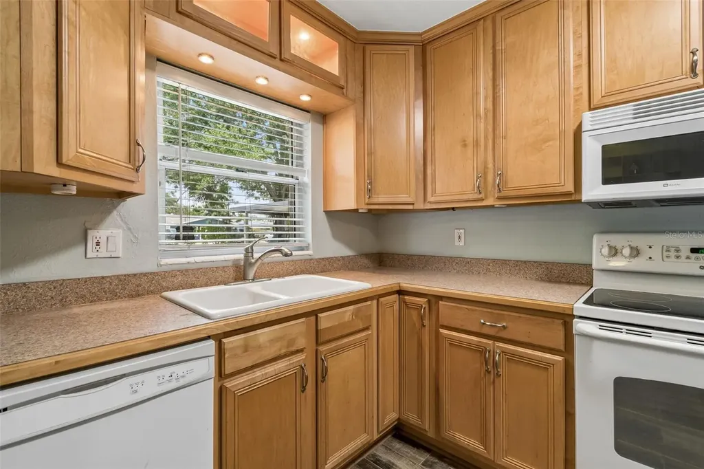 5598 14th Avenue N St Petersburg FL 33710