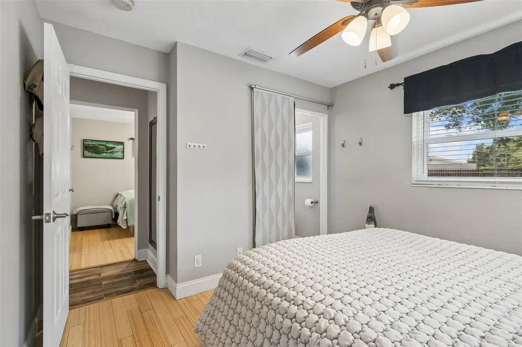 5598 14th Avenue N St Petersburg FL 33710