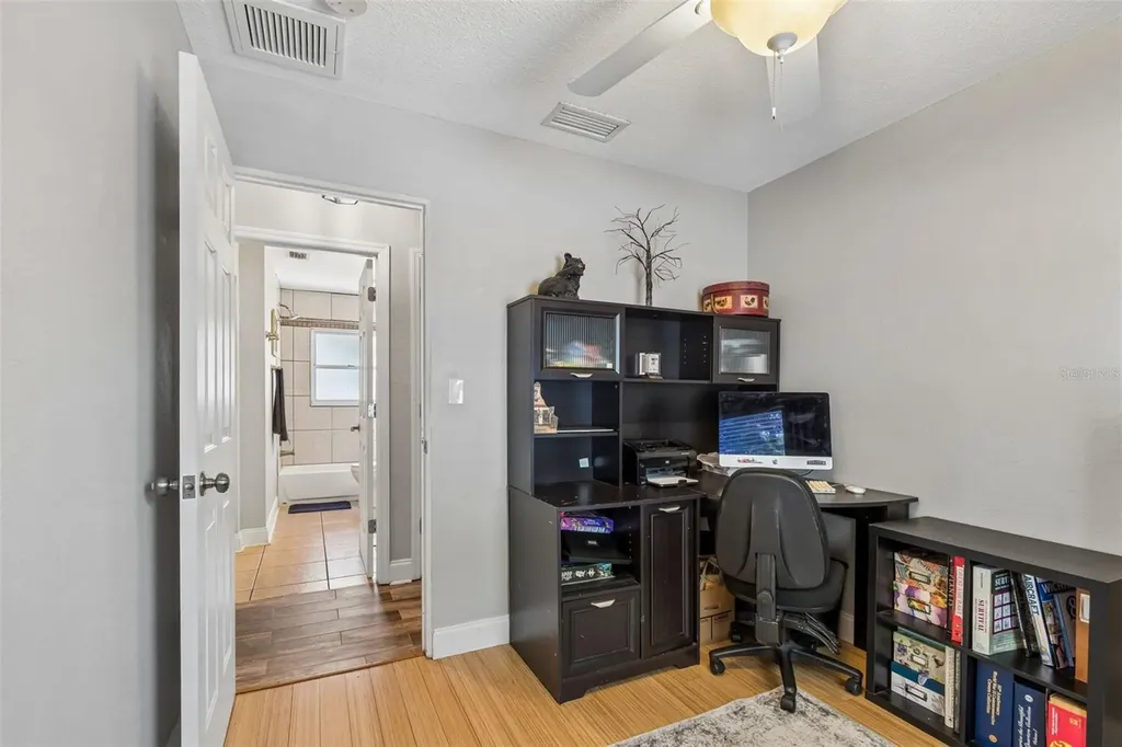 5598 14th Avenue N St Petersburg FL 33710