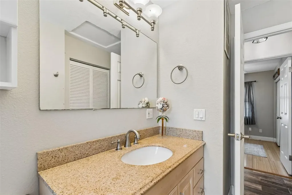 5598 14th Avenue N St Petersburg FL 33710
