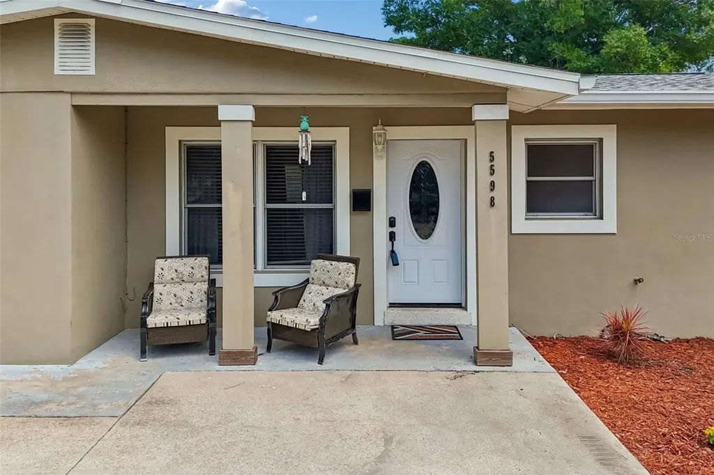 5598 14th Avenue N St Petersburg FL 33710