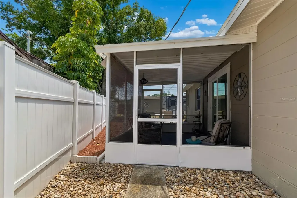 5598 14th Avenue N St Petersburg FL 33710