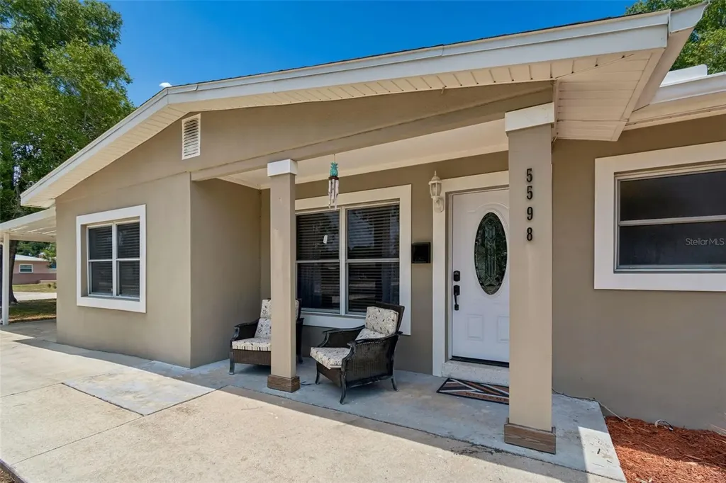 5598 14th Avenue N St Petersburg FL 33710