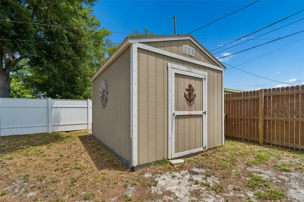 5598 14th Avenue N St Petersburg FL 33710