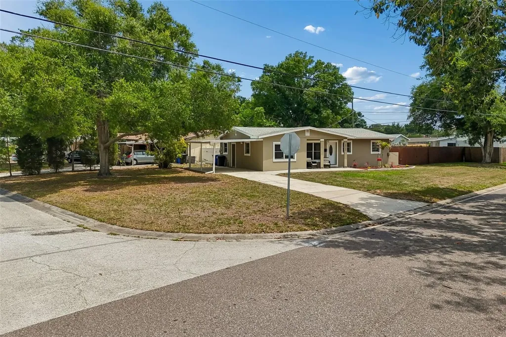5598 14th Avenue N St Petersburg FL 33710
