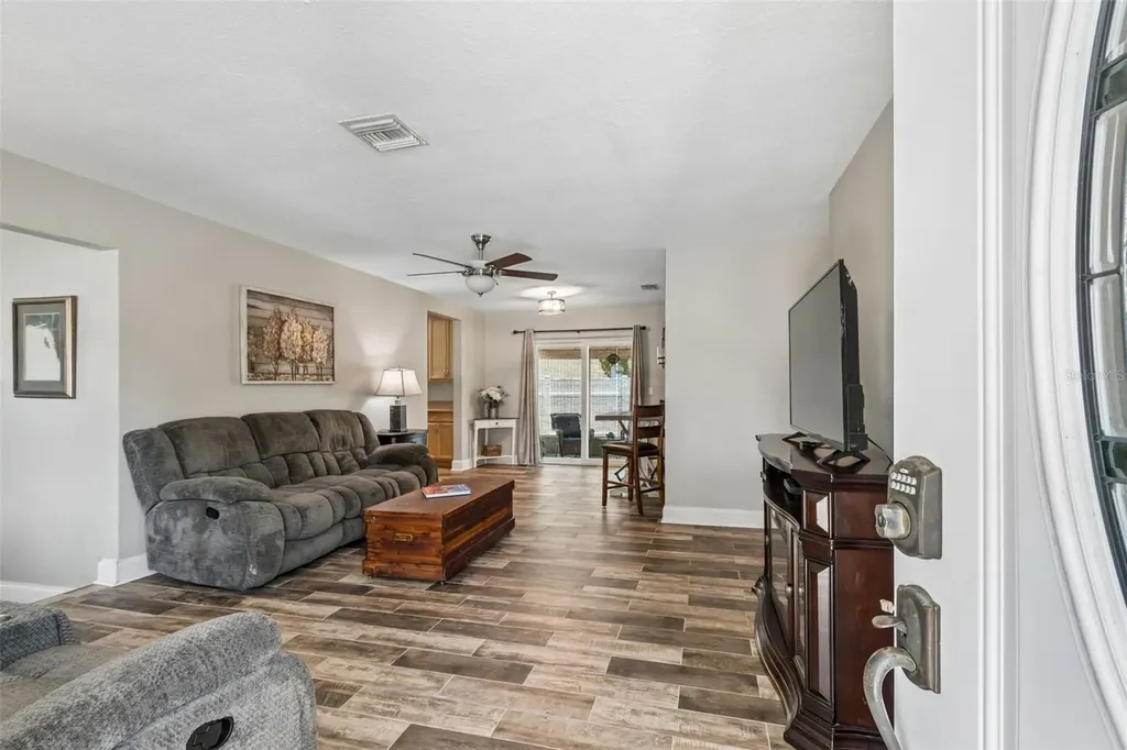 5598 14th Avenue N St Petersburg FL 33710