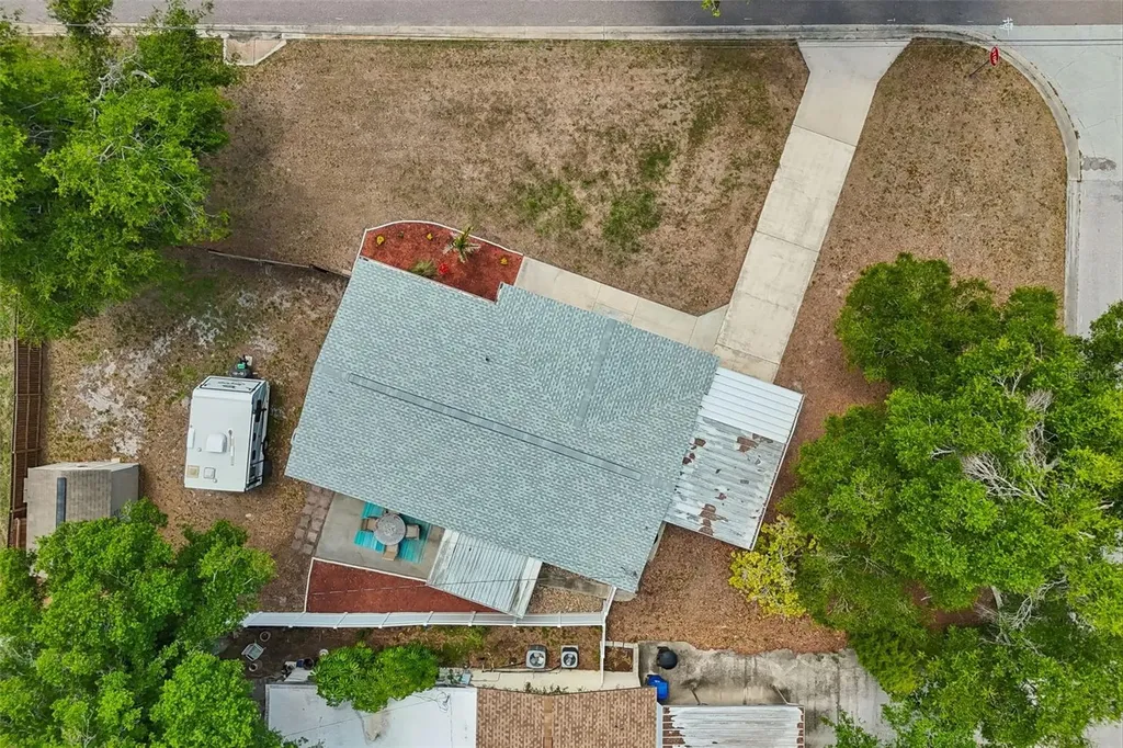5598 14th Avenue N St Petersburg FL 33710
