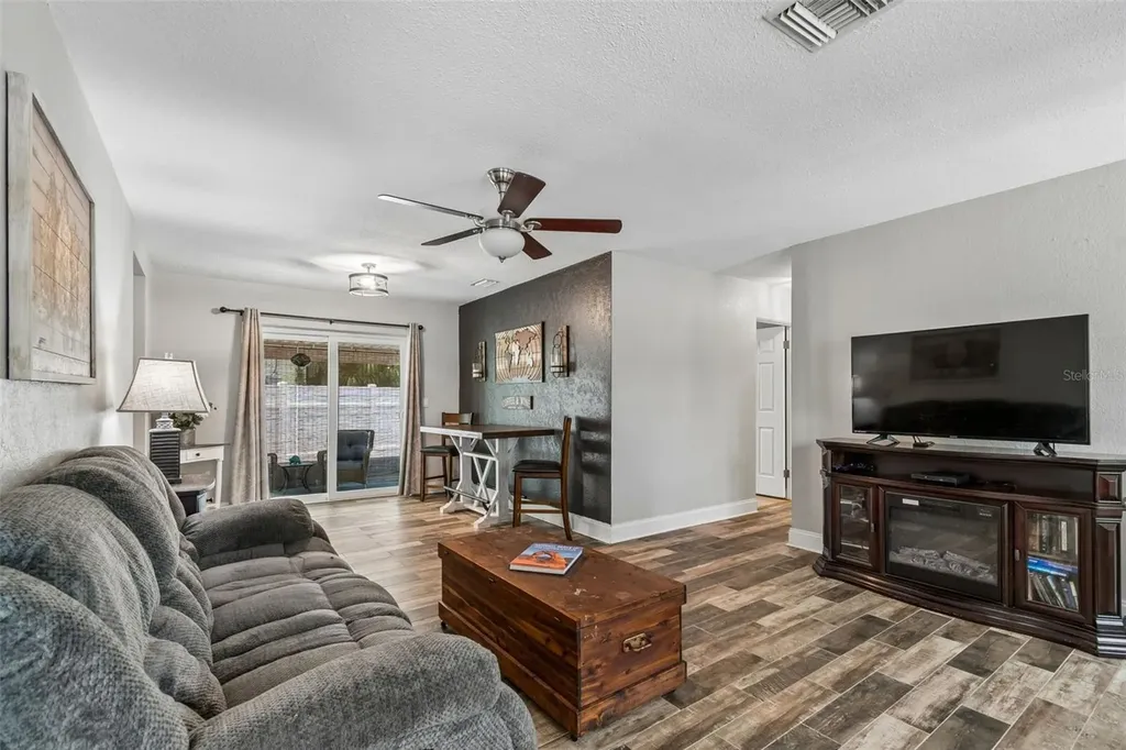 5598 14th Avenue N St Petersburg FL 33710