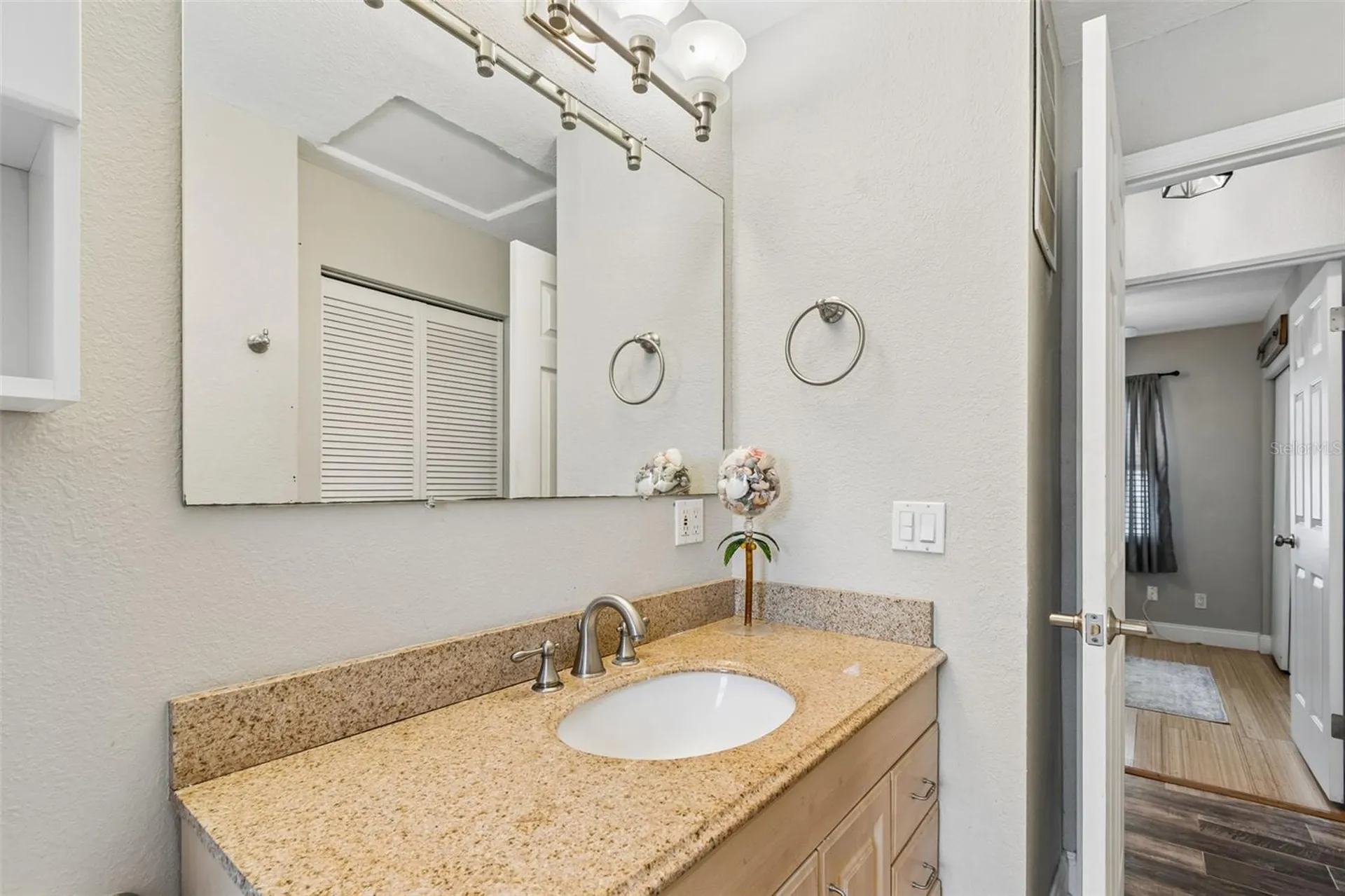 5598 14th Avenue N St Petersburg FL 33710