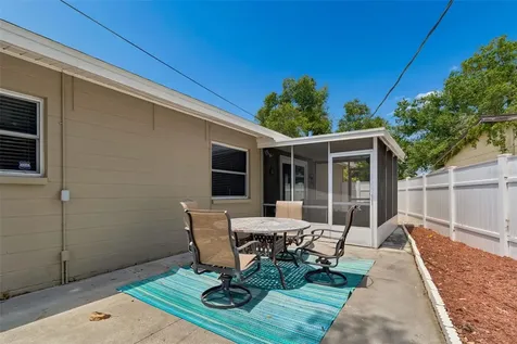 5598 14th Avenue N St Petersburg FL 33710