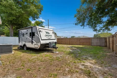 5598 14th Avenue N St Petersburg FL 33710