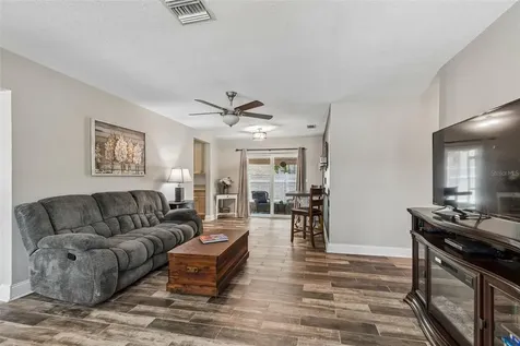 5598 14th Avenue N St Petersburg FL 33710